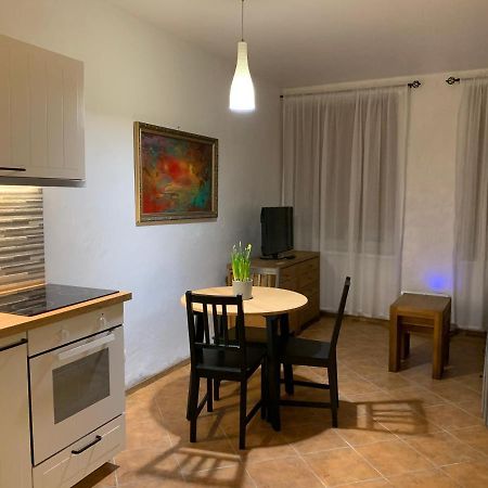 Old Studio Apartment Vilnius Bagian luar foto