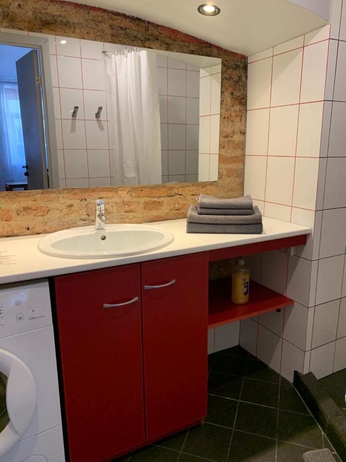 Old Studio Apartment Vilnius Bagian luar foto
