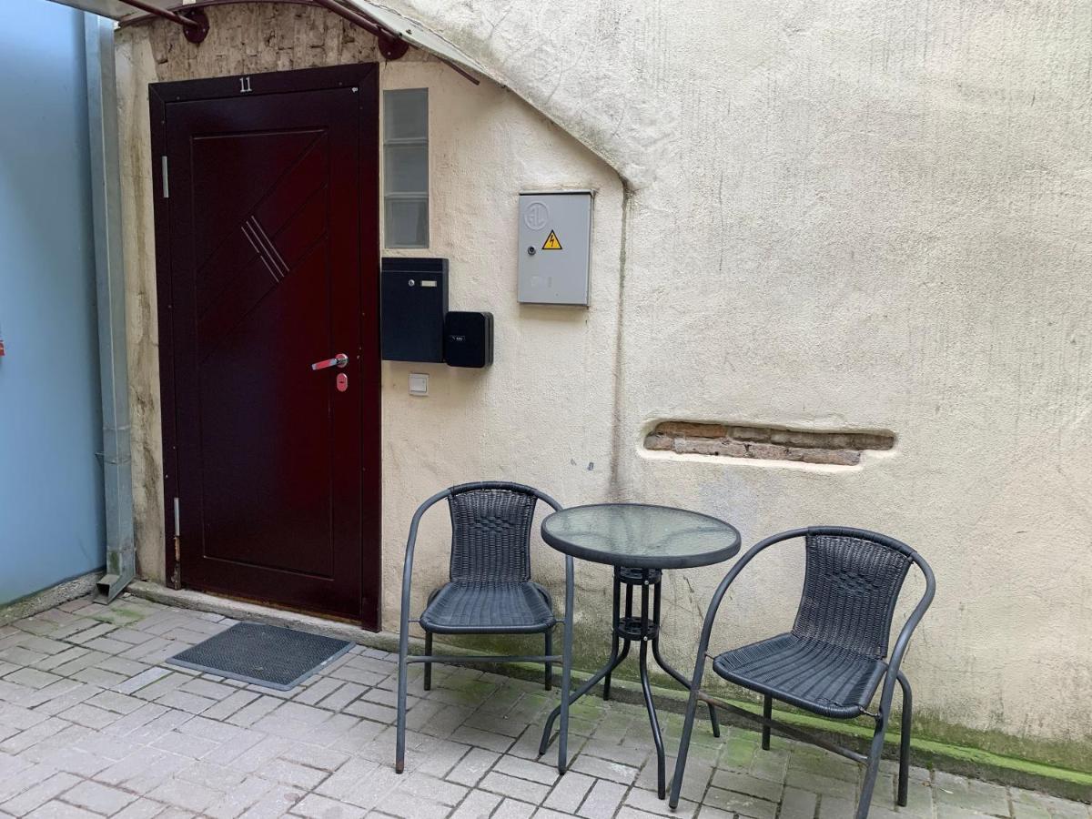 Old Studio Apartment Vilnius Bagian luar foto