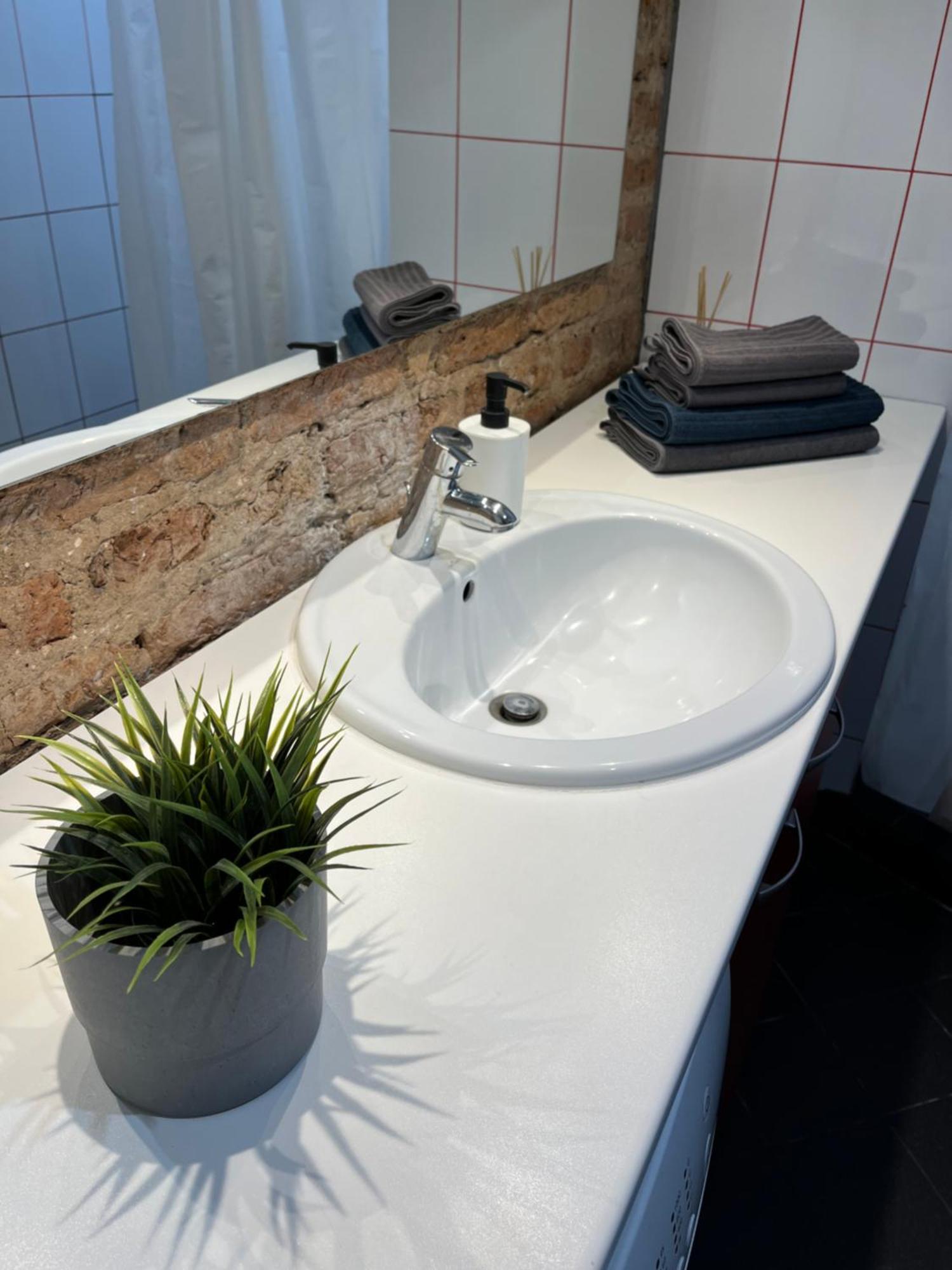 Old Studio Apartment Vilnius Bagian luar foto